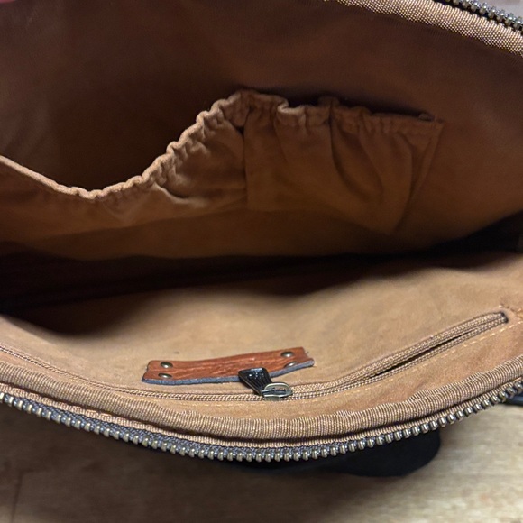 Patricia Nash Red and Black Floral Shoulder purse 12x9 absolutely stunning bag - Picture 12 of 16